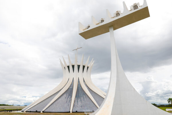 GDF faz primeiro repasse de acordo para manutenção da Catedral Metropolitana de Brasília