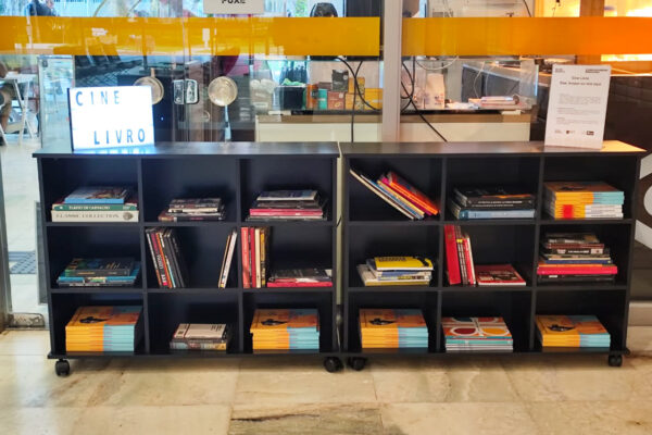 Projeto Cine Livro oferece espaço de troca e doação de obras literárias no Cine Brasília