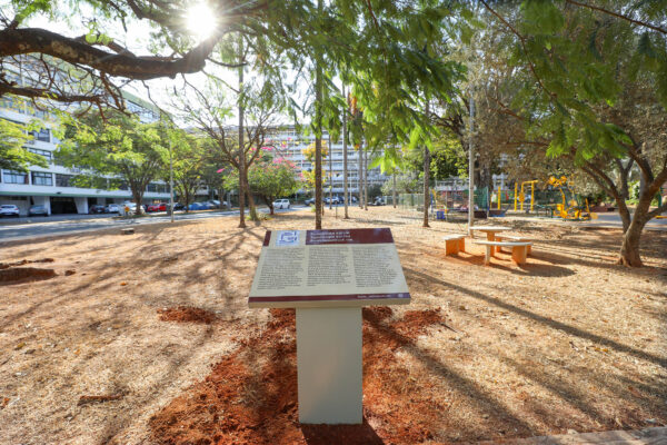 SQS 106 recebe placas que destacam marcos históricos de Brasília e aproximam moradores da memória da capital
