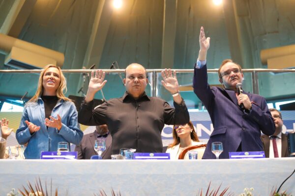 Ibaneis Rocha reforça apoio a igrejas e destaca regularização de templos no DF