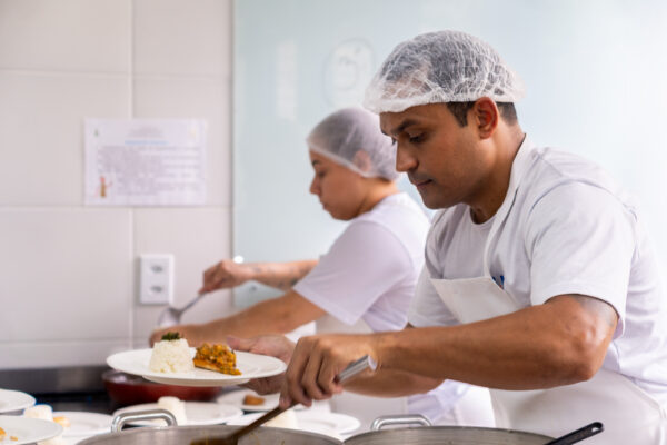 Concurso Sabor de Escola anuncia finalistas e cardápio natalino para alunos da rede pública