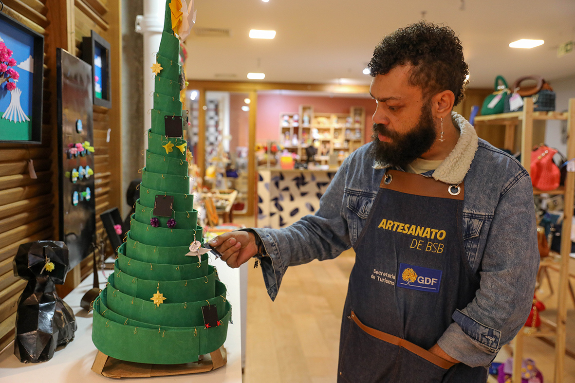 Lojas Artesanato de Brasília oferecem presentes de Natal criativos e com a cara do Quadradinho