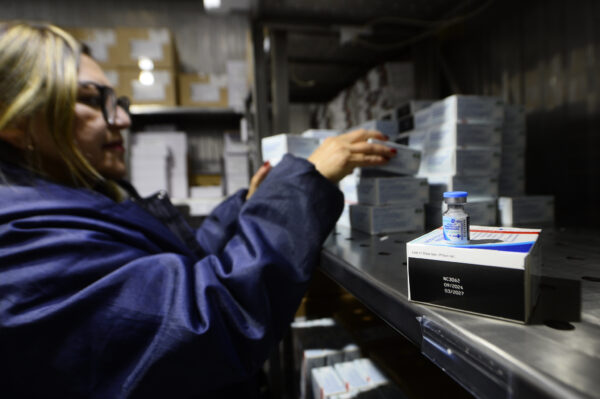 DF recebe mais de 9 mil vacinas contra bronquiolite para gestantes